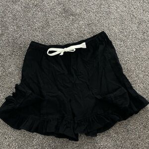 Linen ruffled shorts